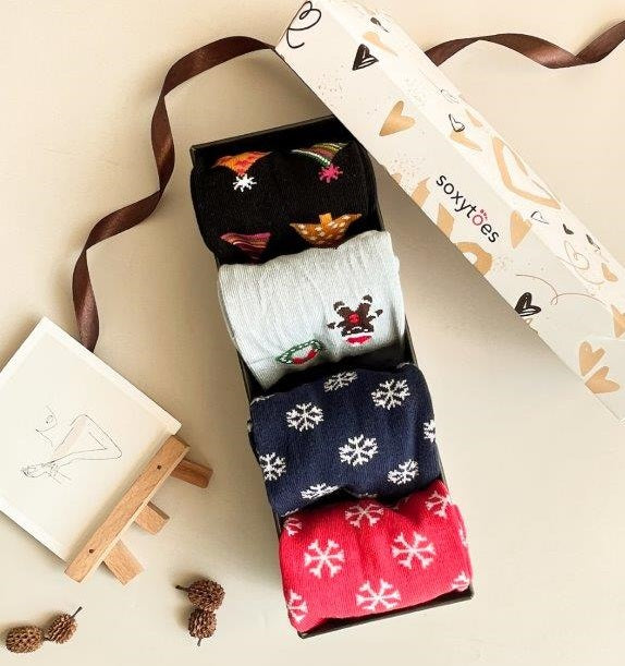 Christmas Paradise Men's Gift Box of 4 Mid Calf Socks