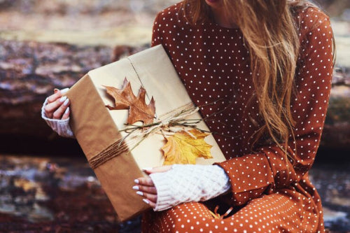 Seasonal Packaging Trends in Giftable Apparel